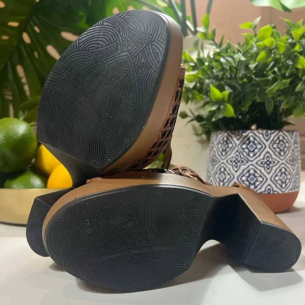New! Handmade leather chunky heel sandals